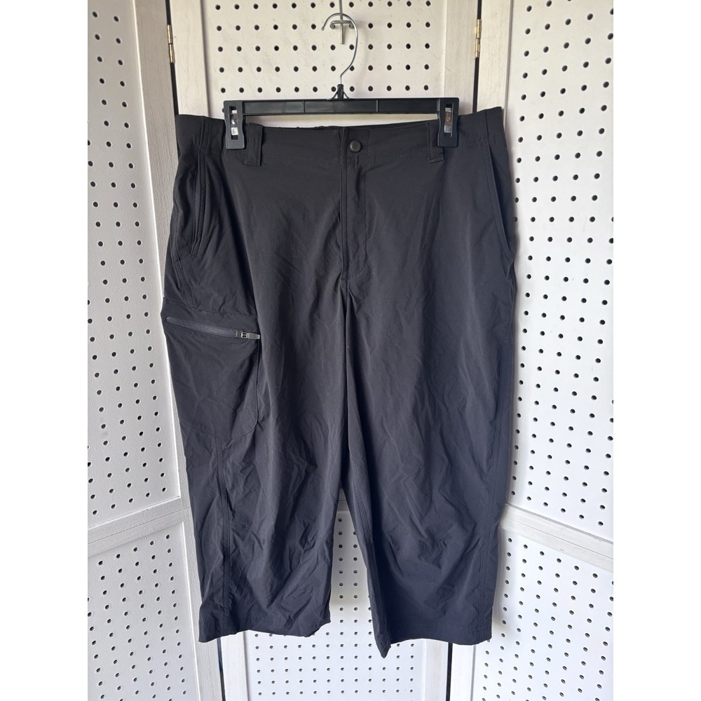 LL Bean Womens M Cycling Pants Black Capri Comfort with Padded Shorts Insert